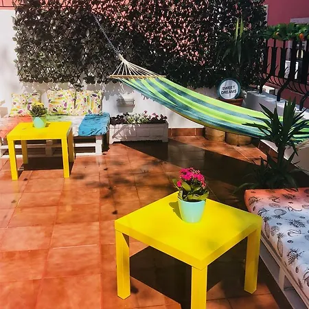 Terrace Fruit Point Hostel *
