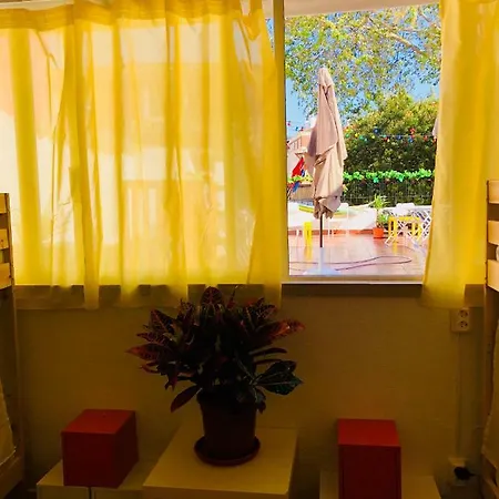 Terrace Fruit Point Hostel Cascais