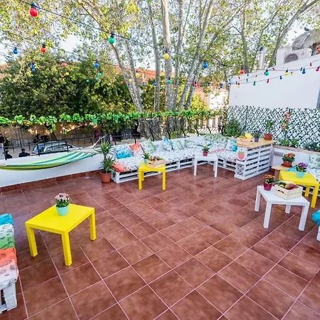 Terrace Fruit Point Hostel Cascais